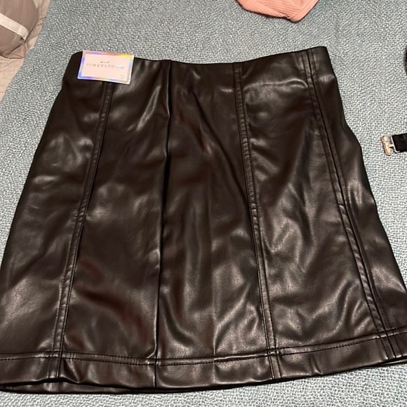 Mini skirt - Picture 1 of 3